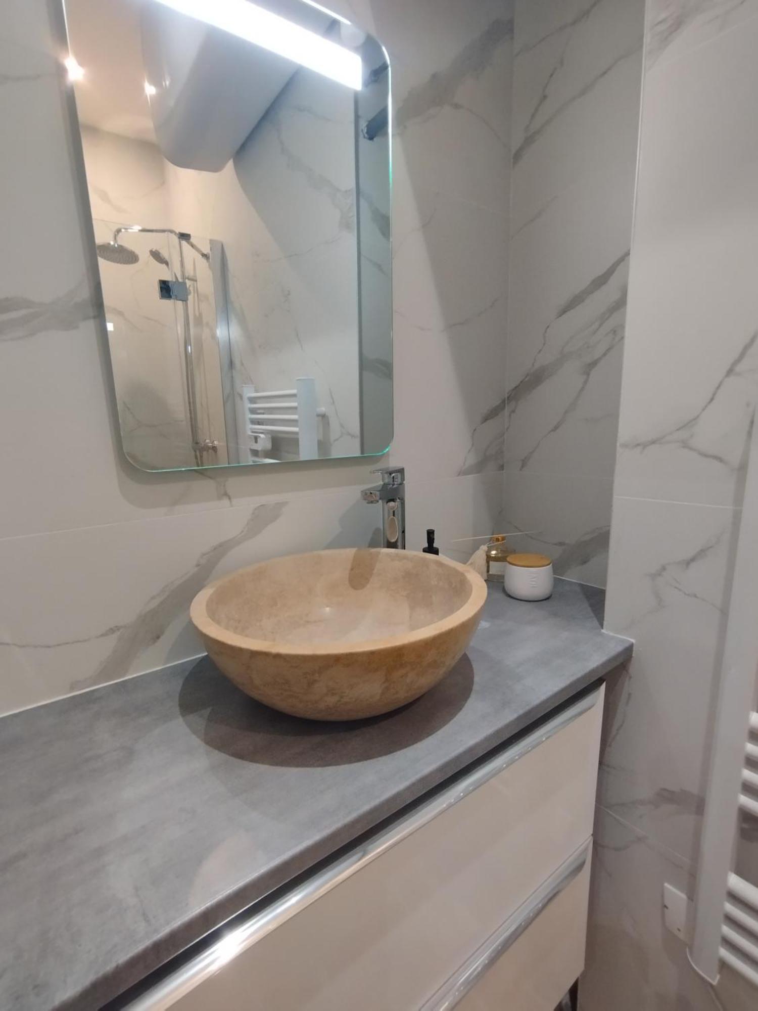 Appartement Lumineux En Rdc Bourgoin-Jallieu Екстериор снимка
